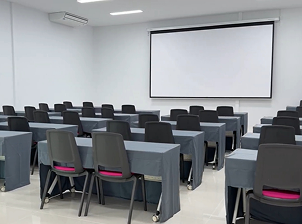 ห้องอบรมพร้อมจอโปรเจกเตอร์